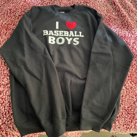 Gildan Tops - “I ❤️ baseball boys” sweatshirt never worn